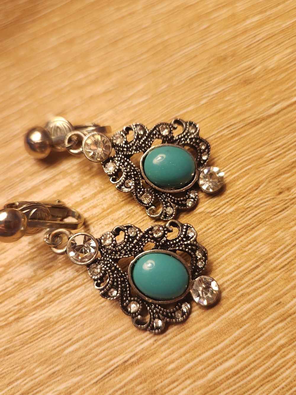Costume Jewelry- Turquoise Oval Vintage-Style Clip-On Earrings
